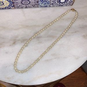 Pearl necklace medium length